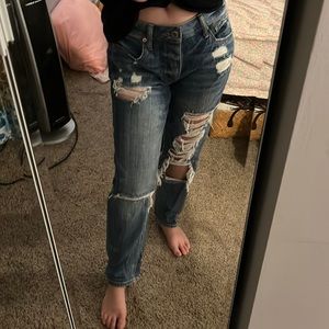 Anerican Eagle Tomgirl Distressed Blue Jeans / Size 4 SHORT